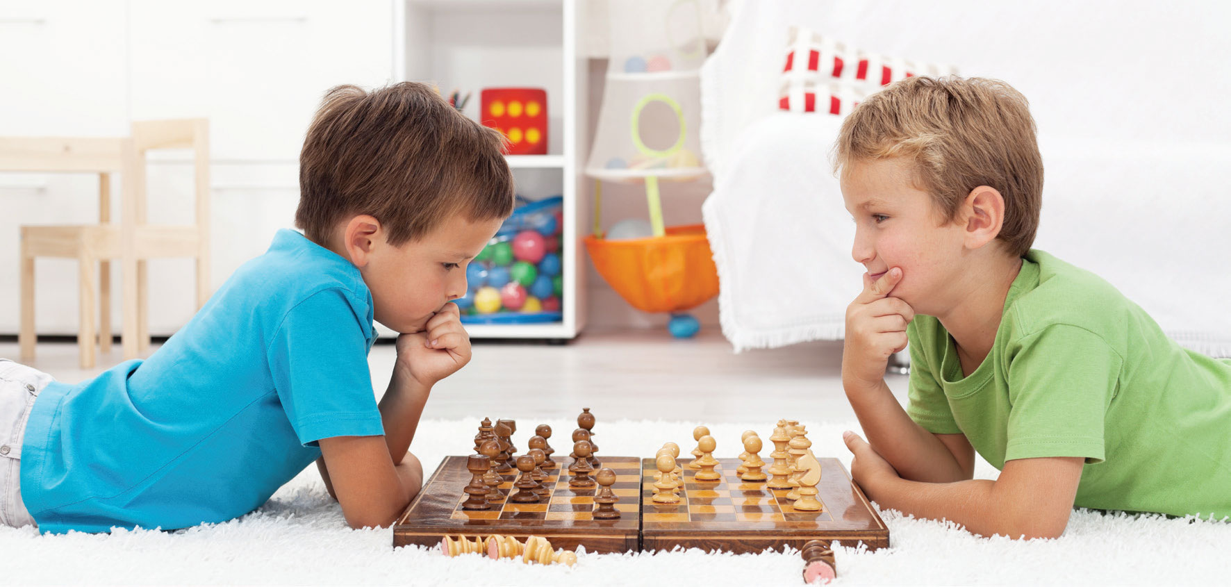 Интеллектуальная игра в развитии ребенка. Шахматы для детей. Интеллектуальные игры для детей. Deti i shahmaty. Игра шахматы.
